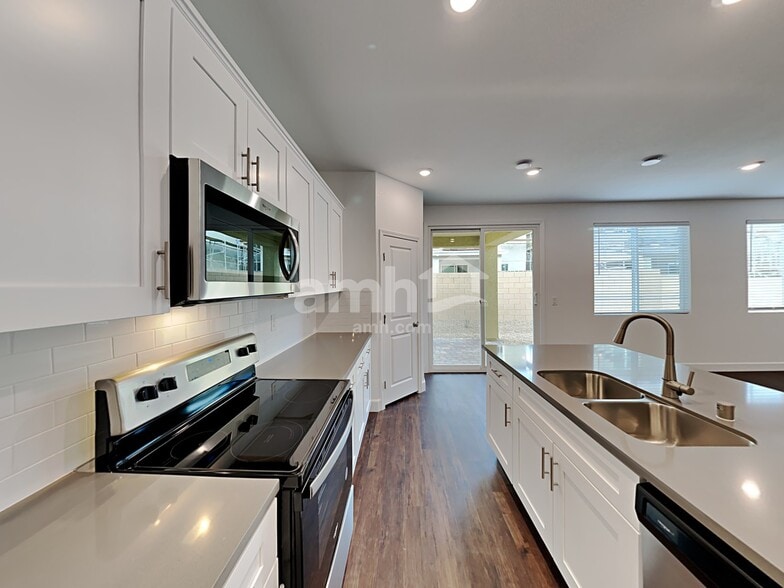 Building Photo - 8938 Tiger Tooth Ave