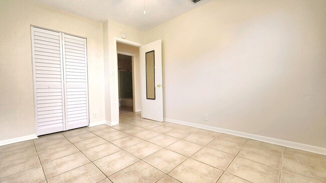 Building Photo - $500 bonus & Cozy 3 bed/1 bath home with s...
