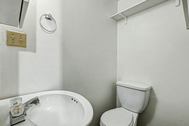 Building Photo - 2315 Lexington Village Ln