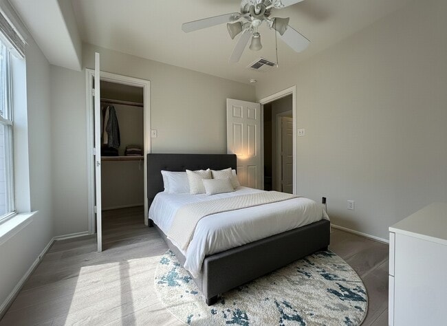 Building Photo - 16623 Newglen Ln