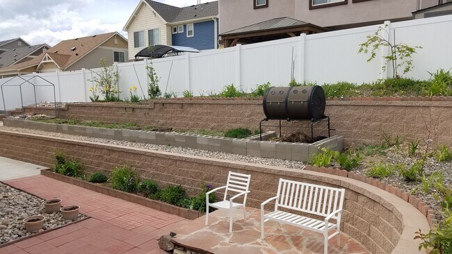 Building Photo - Beautiful 4/3/2 Fountain Valley Home Close...