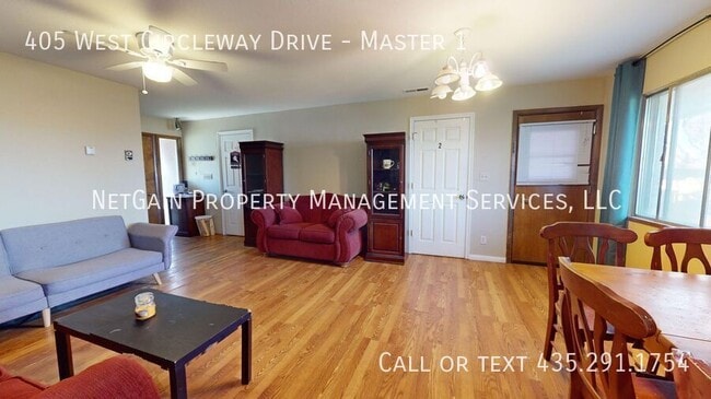 Building Photo - 405 Circleway Dr