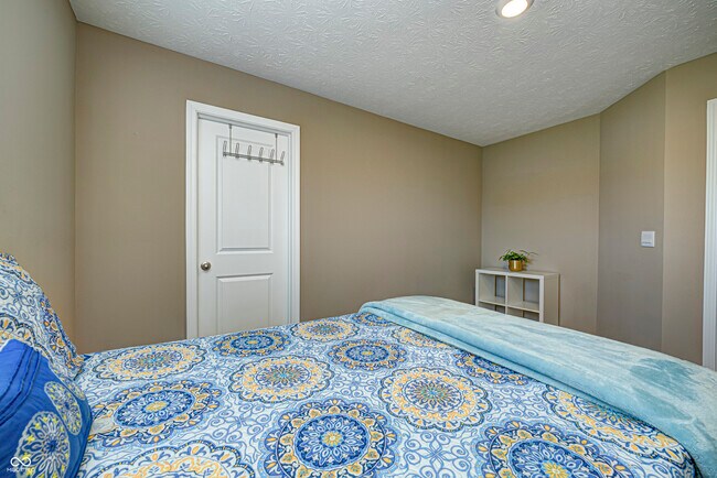 Building Photo - 1728 Gordon Dr