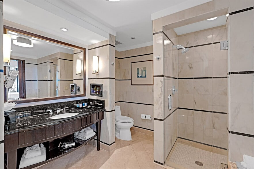 Building Photo - 4343 Collins Ave
