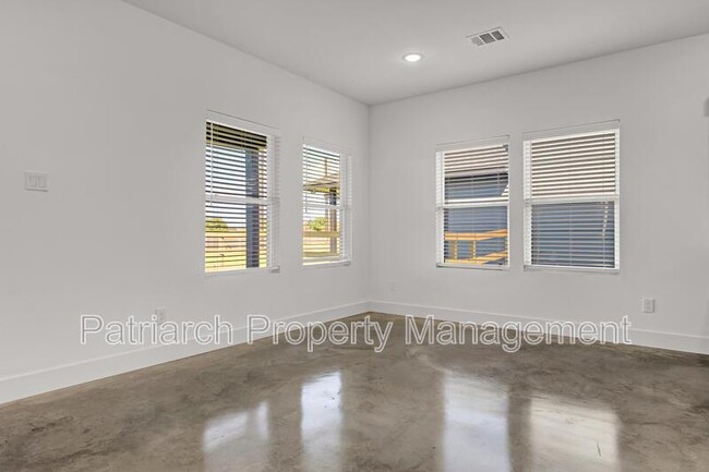 Building Photo - 3003 Alpha Wolf Ct