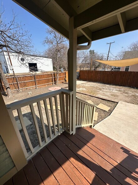 Building Photo - 202 Hunstock Ave