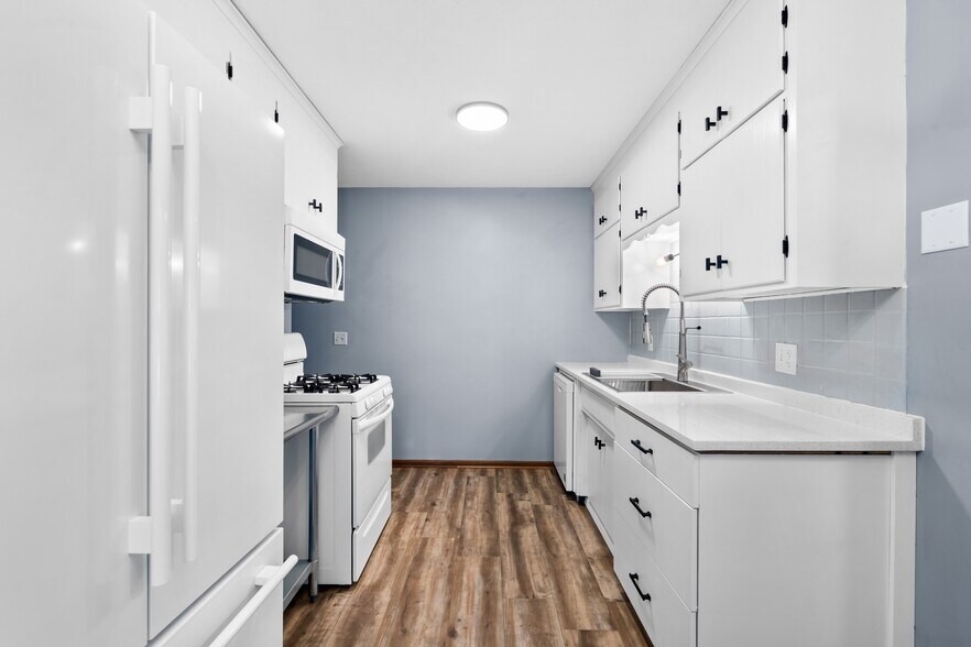 Building Photo - 4442 Vera Cruz Ave N