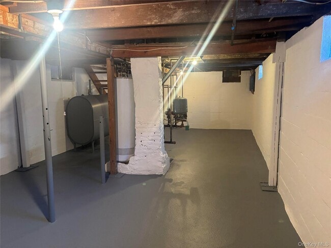 Building Photo - 215 E Lakewood St