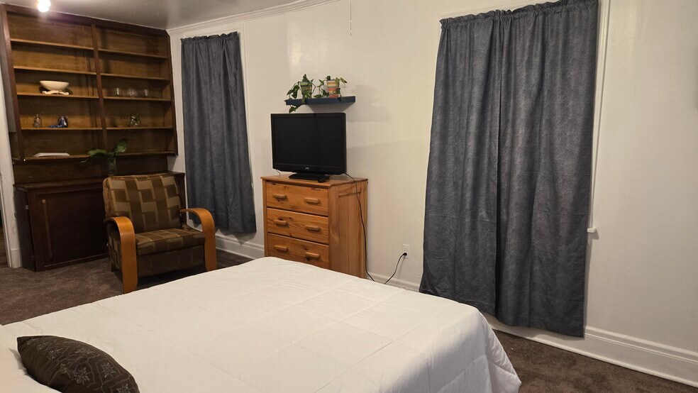 Bedroom 1 - 4224 Chamberlayne Ave