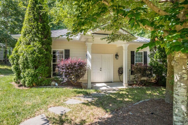 Building Photo - 246 Valley Meadow Dr