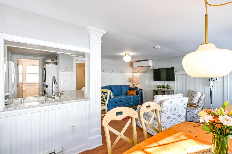 Building Photo - 8 Pine Tree Ave