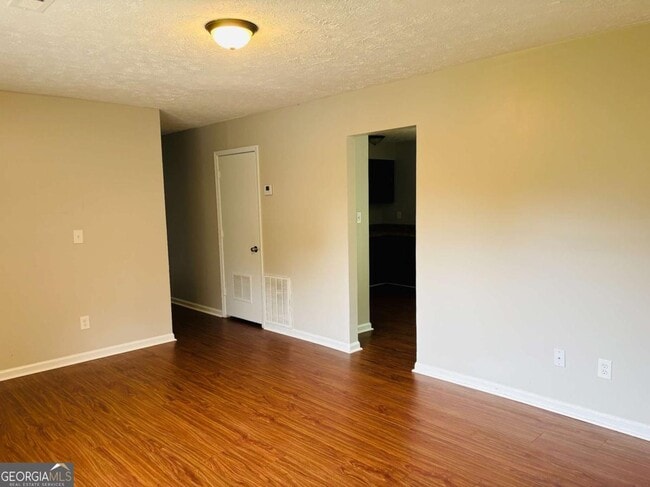 Building Photo - 42 Westgate Park Ln