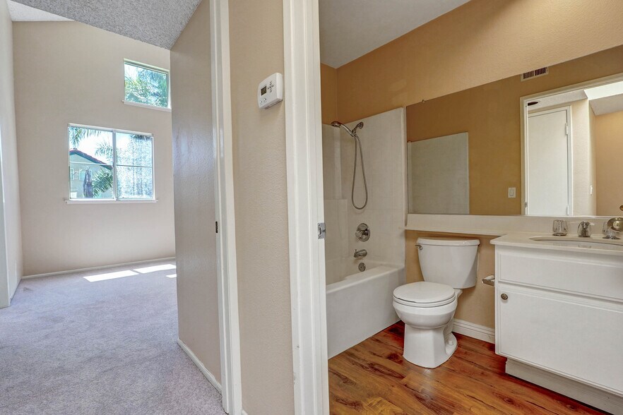 Building Photo - 13901 Olive View Ln
