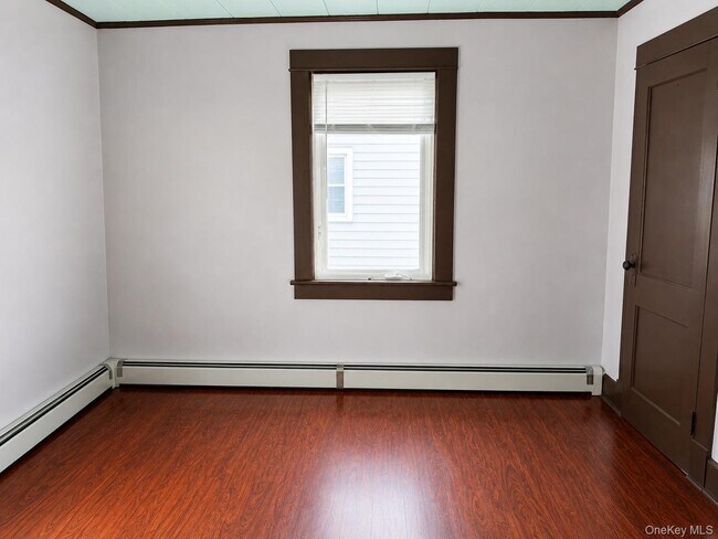 Building Photo - 39 Crescent Pl