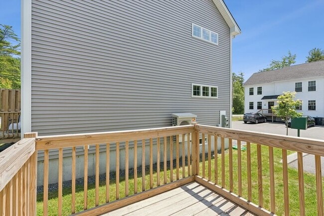 Building Photo - 3 Thomas Dr