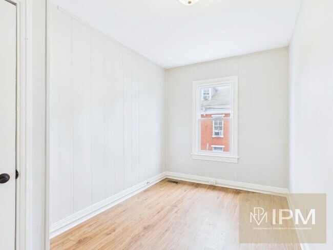 Building Photo - Available Now! Beautiful 3Bedroom, 1 Bath ...