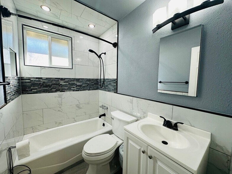 Building Photo - 761 N L St