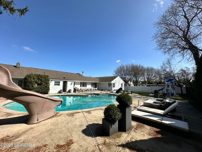 Primary Photo - 330 Highland Ave