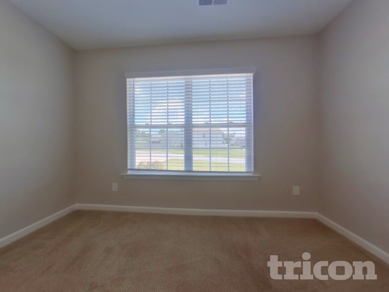 Building Photo - 122 Denali Cir