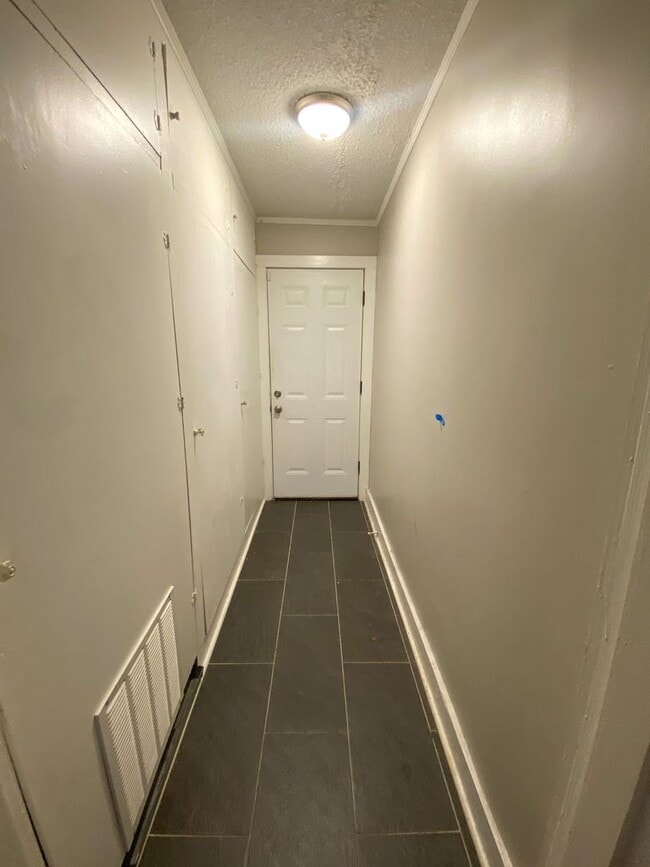 Building Photo - Updated 1 Bedroom in Cooper Young!!