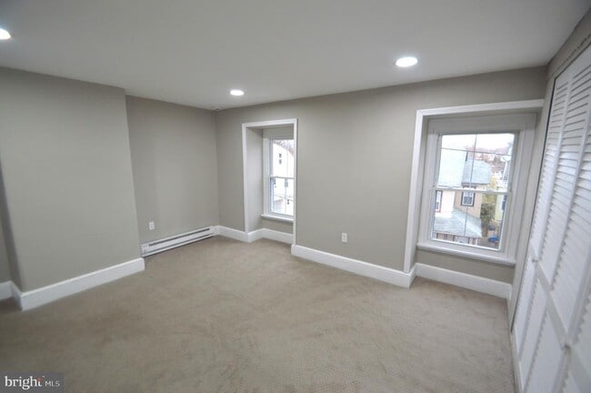 Building Photo - 322 Jones Ave