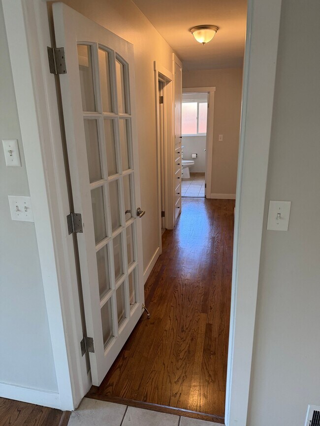 Building Photo - 5532 Woodcrest Dr