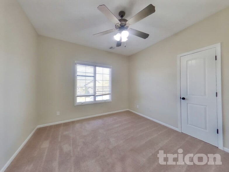 Building Photo - 16885 W 161st Terrace