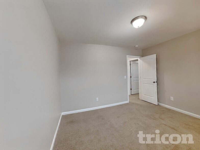 Building Photo - 144 Yadkin St