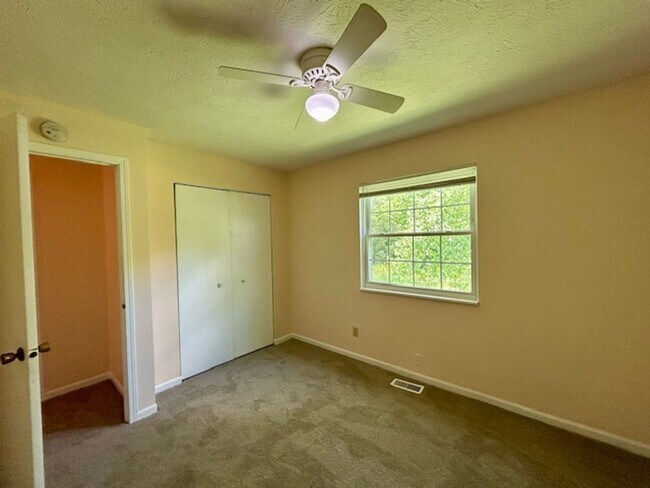 Building Photo - Charming 3-Bedroom Ranch on Quiet Cul-de-S...