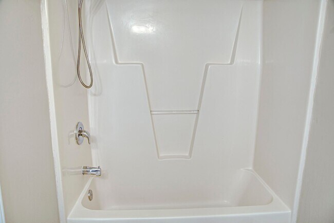 Building Photo - Two bedroom 2 bath apartment available