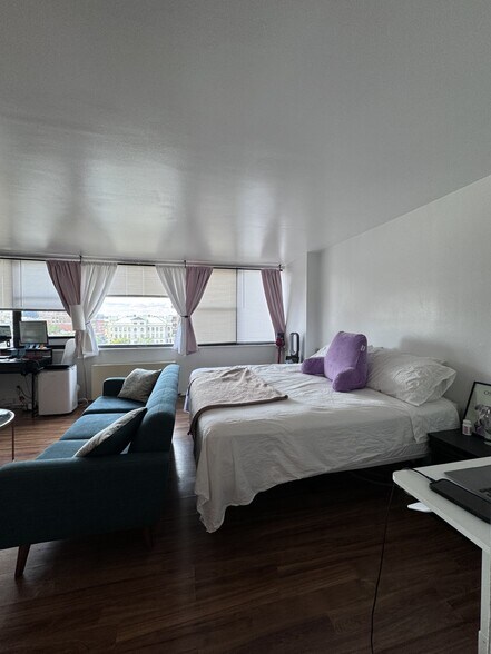 Building Photo - 270 Marin Blvd