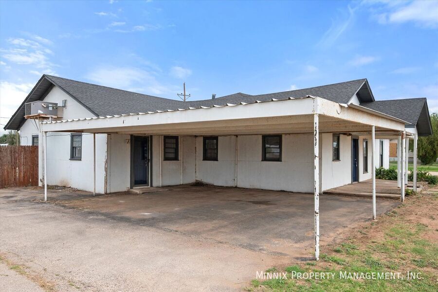 Building Photo - 1302 Ave. E (FS)-1