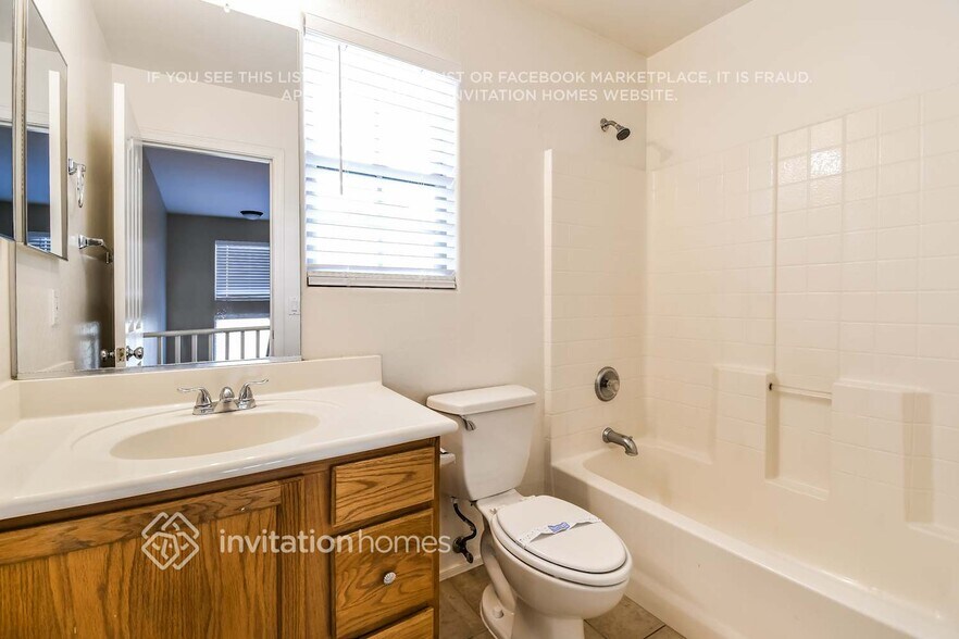 Building Photo - 2940 E Megan St