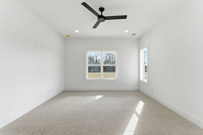 Building Photo - Brand New Home in Old Hickory - Golf Course Views - Pet Friendly