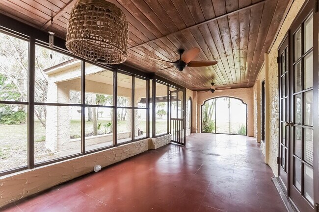 Building Photo - Charming 3 Bedroom, 1 Bathroom house on the Indian River!