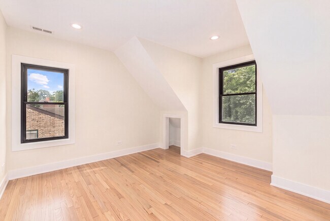 Building Photo - 7111 N Mason Ave