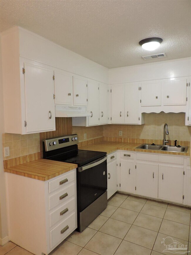 Building Photo - 7834 Charter Oaks Dr