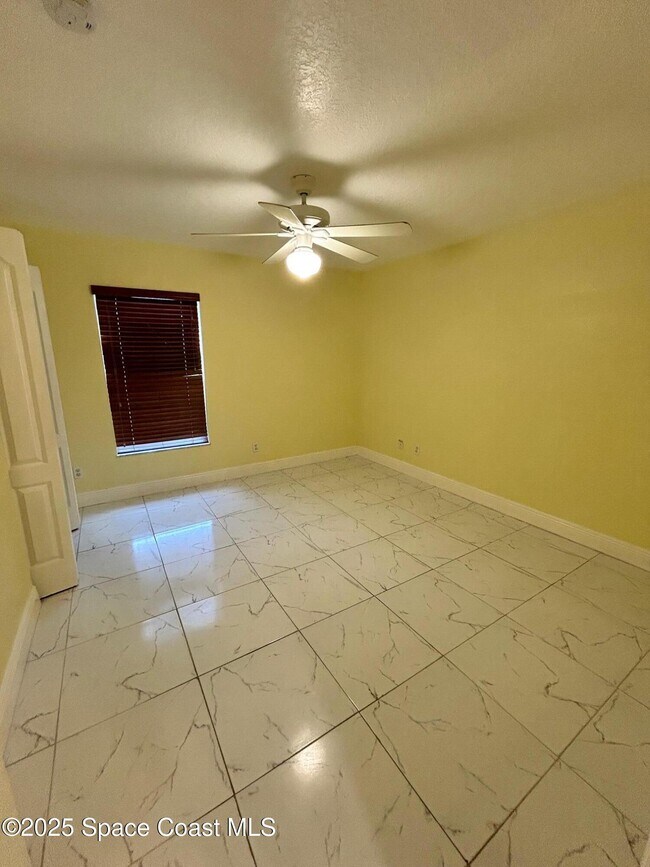 Building Photo - 3266 Weyburn Ave SE