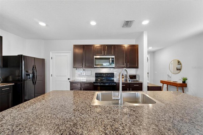 Building Photo - 11176 Leland Groves Dr