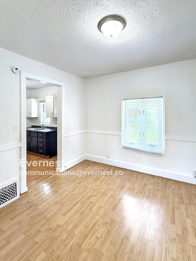 Building Photo - 1124 Vinal St