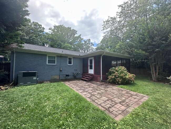 Building Photo - Beautiful 3 Bedroom Home in Windsor Park!!