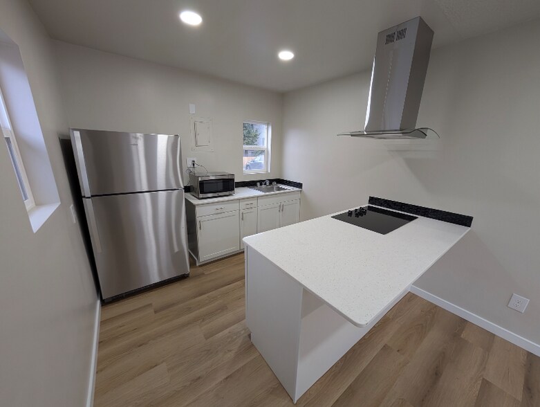 Building Photo - 1705 Lombard Ave