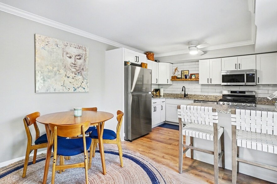 Building Photo - 333 Homeland Southway