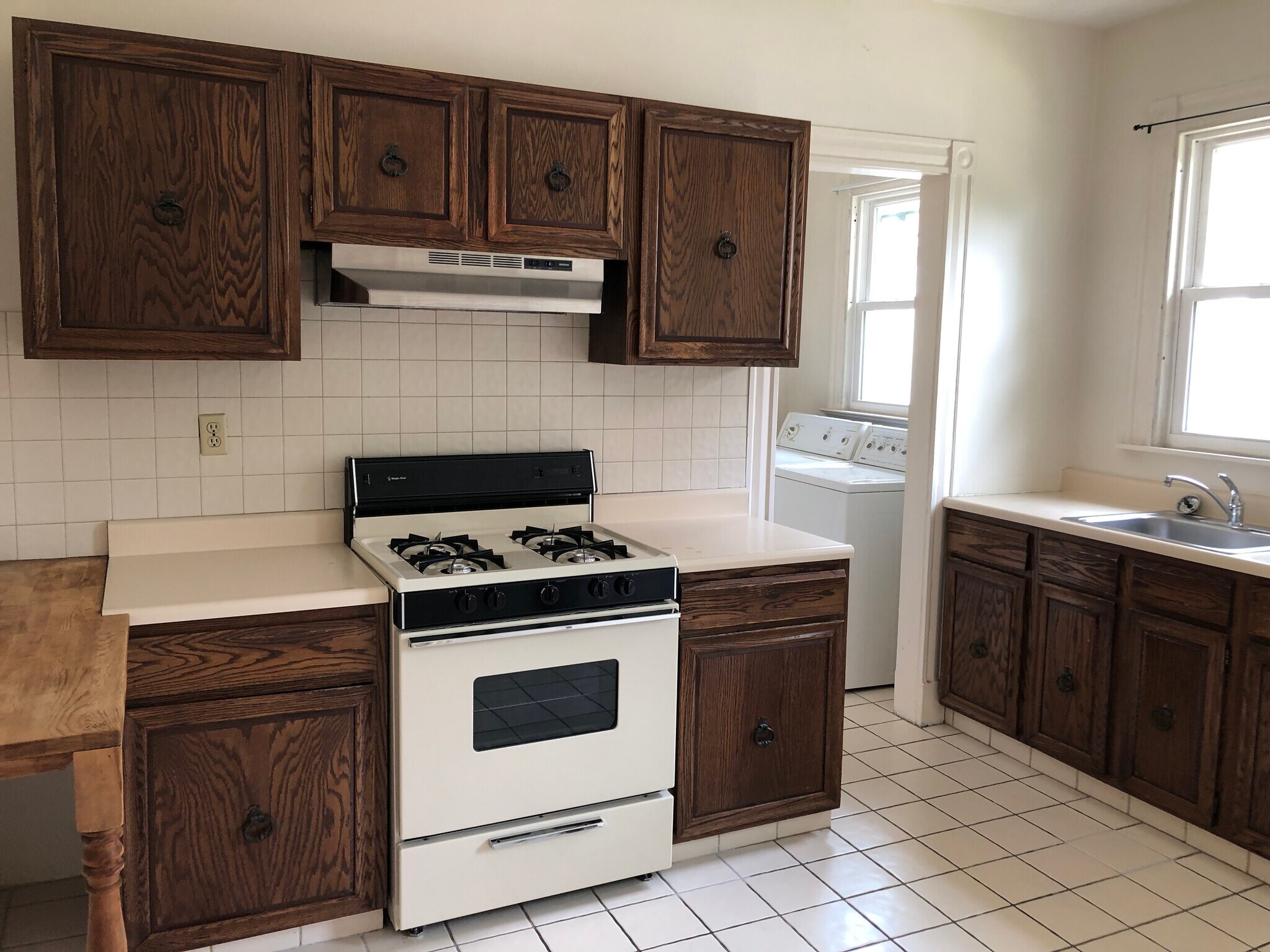 Kitchen - 188 Lawrence St