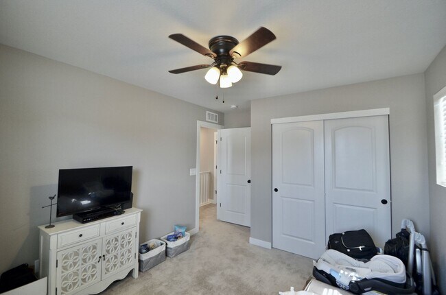 Building Photo - 3 bd/2.5 ba Townhome!