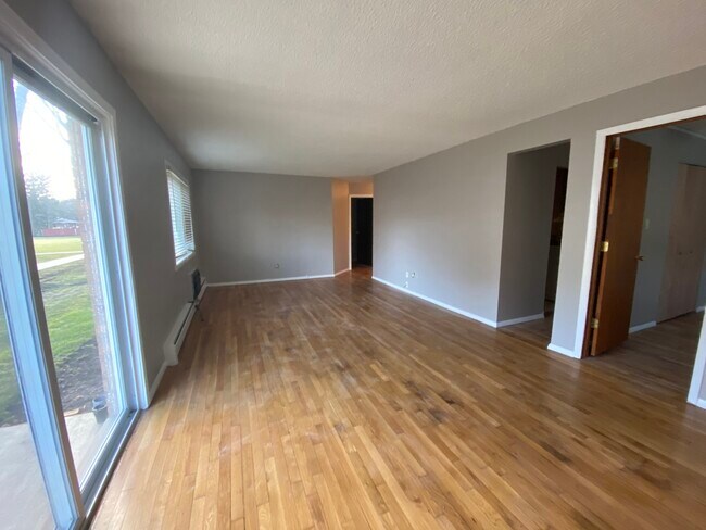 Building Photo - 8994 Kennedy Dr