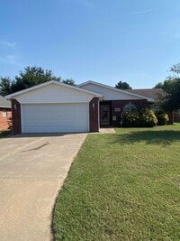 Building Photo - Beautiful 3 bedroom 2 bathroom home now available!!