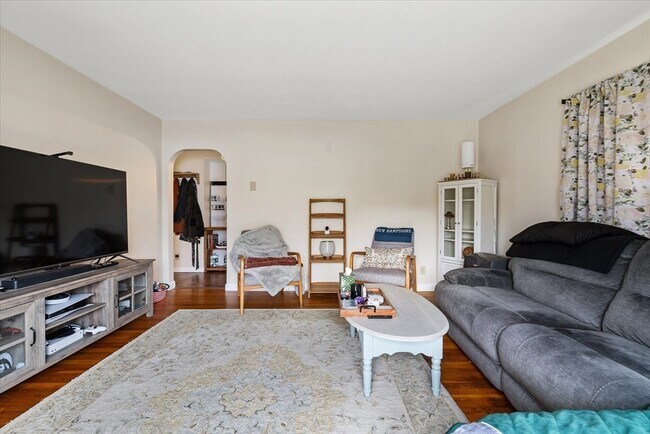 Building Photo - 7 Holbrook Rd