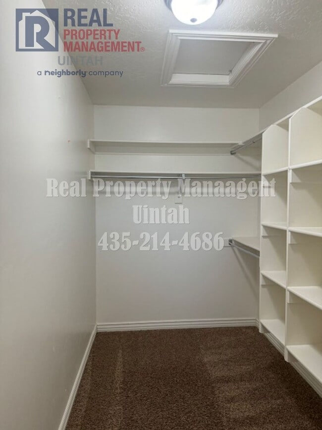 Building Photo - 3 bed 2.5 bath townhome in Fox Run