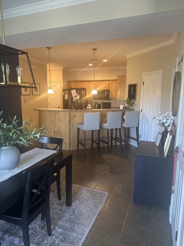 Building Photo - 1052 Canyon Meadow Dr